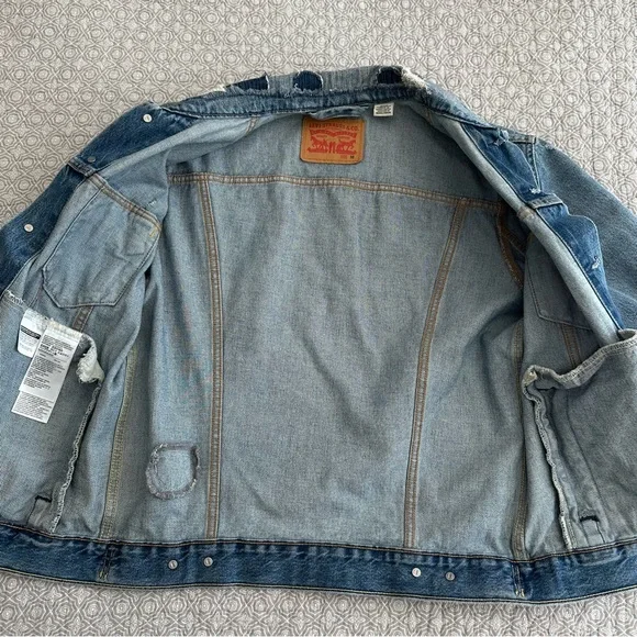 Levi's Men’s Denim Trucker Jacket Medium Wash Distressed Size M - Picture 9 of 10